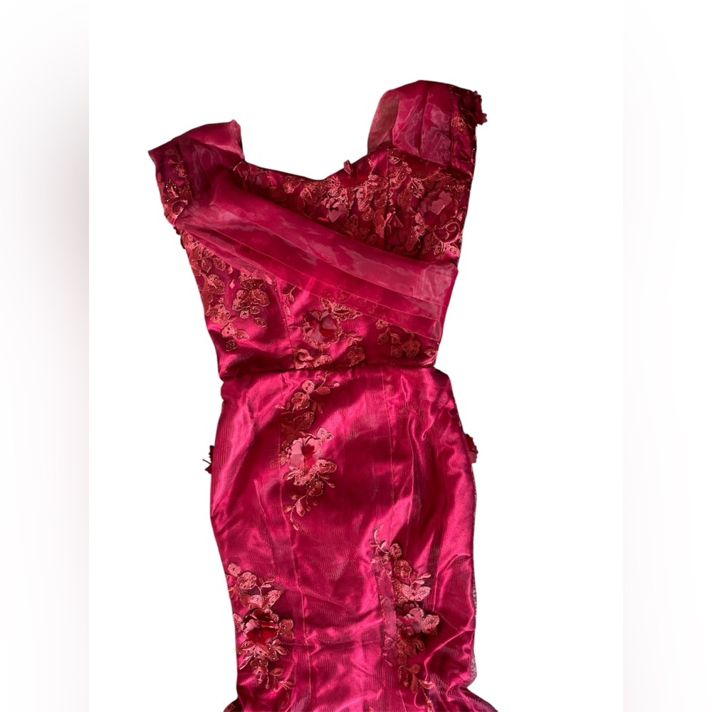 Elegant Fuchsia Lace-Appliqué Maxi Dress - Picture 3 of 7